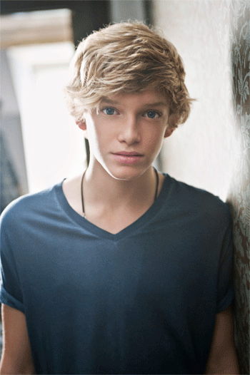 09-p8692-cody-simpson-iphone-wallpaper.gif